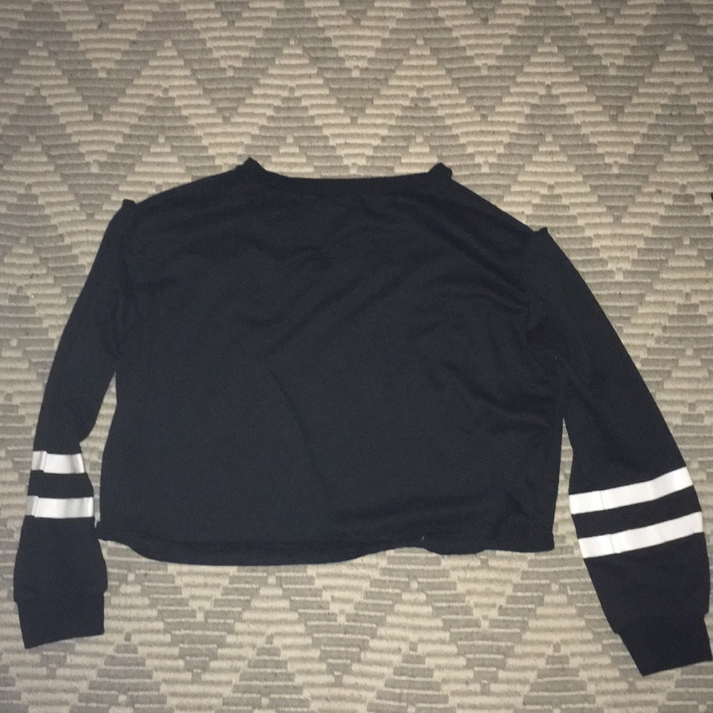 Long sleeve, black crop top